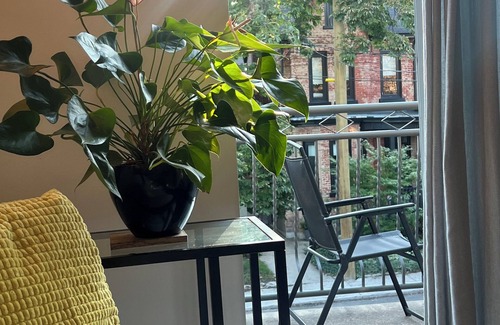 Trinity - Bellwoods House | A Cozy & Bright Apartment w/Terrace-Friendly Neighbourhood Downtown Toronto