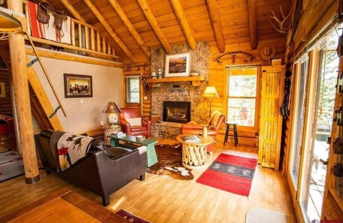 Ridgway Cabin | A cozy cabin located at 9,000ft. overlooking Ouray, CO.