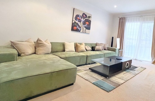 Doncaster House | A Cozy Family House in Doncaster