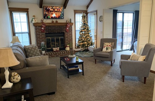 Shawnee Condo | A Cozy Getaway In A Great Location! Everything You Need For A Relaxing Stay.