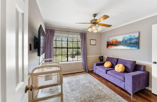 Barker House | A Cozy Home for Families & Professionals: Comfort and an Ideal Location in Katy