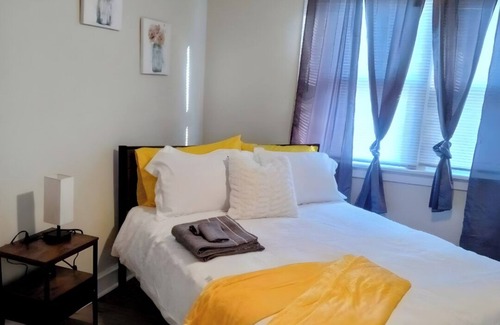 St. Louis House | A cozy Home for the Traveling Women - Women only please. Rooms for rent