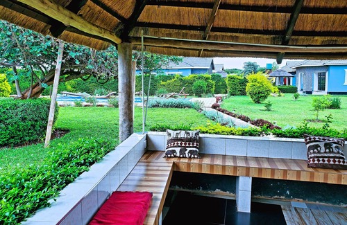 Lusaka Central House | A Cozy House with Private Pool - Outdoor Dining & backup power