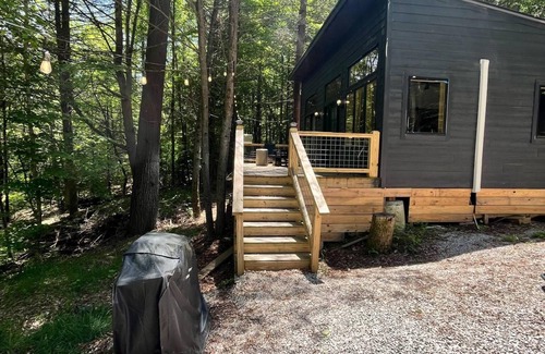 Campton Cabin | A Cozy Retreat in the Woods