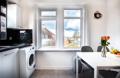 Swindon Apartment | A cozy two bedroom flat in heart of Swindon