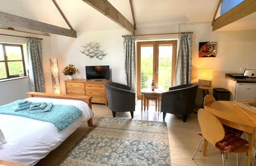 Gunnislake Apartment | A Delightful Barn in a Peaceful and Private Setting, Close to Dartmoor and the Beautiful Tamar Valley