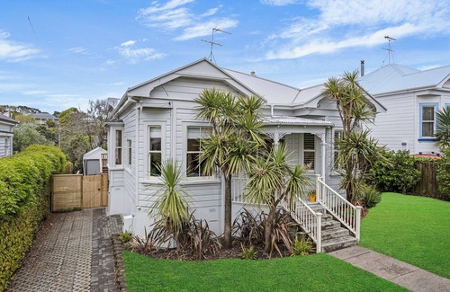 Devonport Apartment | A delightful escape!