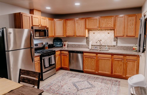 Swan Way Park House | A Desert Oasis - Attractive 2 BR house in midtown Tucson with fenced yard