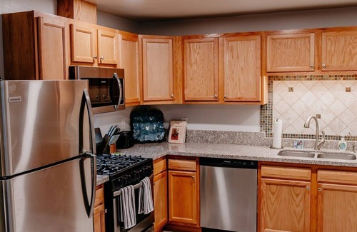 Swan Way Park House | A Desert Oasis - Attractive 2 BR house in midtown Tucson with fenced yard