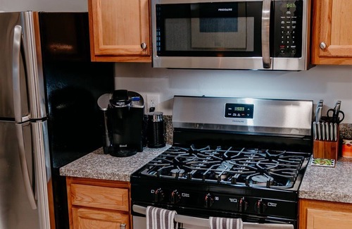 Swan Way Park House | A Desert Oasis - Attractive 2 BR house in midtown Tucson with fenced yard