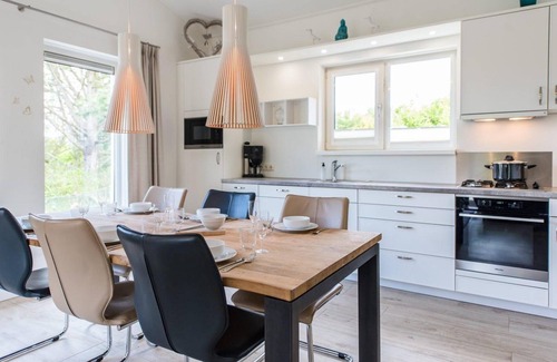 Municipality of Ameland House | A detached home Loundje located on the grounds of Klein Vaarwater in Buren.