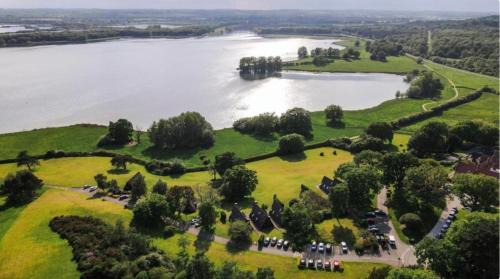 Barnsdale House | A detached timber lodge with Lake Views, Xmas Week.