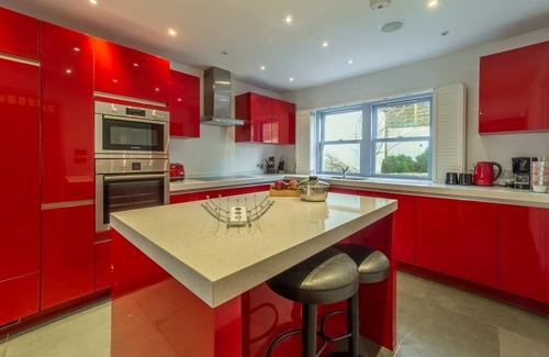 Porthtowan House | A fabulous beach house, just a stone’s throw from the sandy beach.
