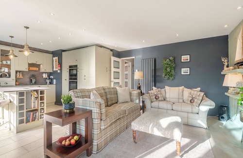South Hayling Cottage | A fabulous seaside retreat, ideal for couples, friends, or small families.