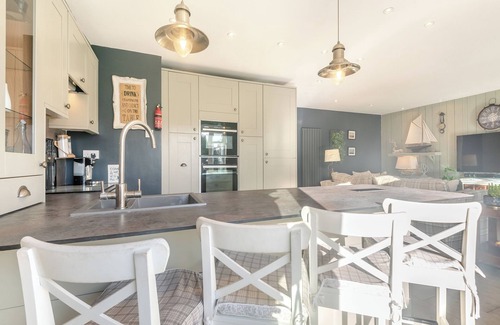 South Hayling Cottage | A fabulous seaside retreat, ideal for couples, friends, or small families.