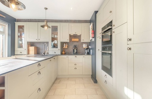 South Hayling Cottage | A fabulous seaside retreat, ideal for couples, friends, or small families.