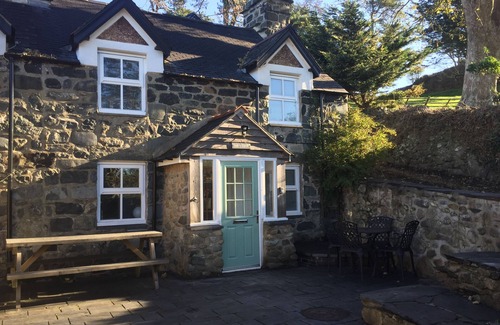 Llwyngwril Cottage | A fabulous stone cottage built in 1855, nestled in to the the hillside