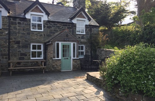 Llwyngwril Cottage | A fabulous stone cottage built in 1855, nestled in to the the hillside