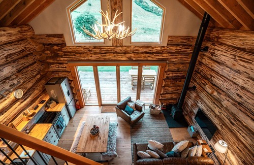 Melrose Cabin | A fairy tale log cabin hand crafted from huge Douglas Fir trees. This rustic luxury cabin has oodles