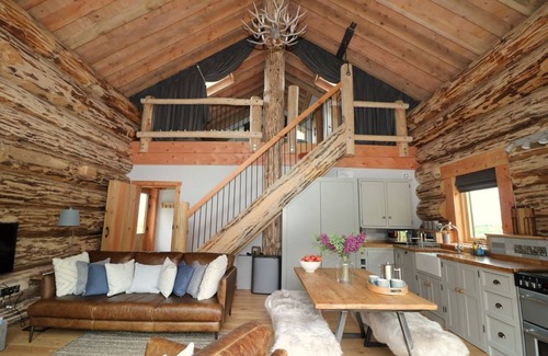 Melrose Cabin | A fairy tale log cabin hand crafted from huge Douglas Fir trees. This rustic luxury cabin has oodles