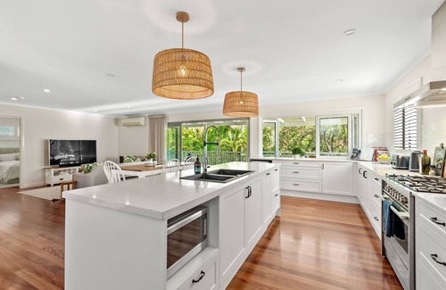 Morningside House | A Family Affair ~ 4 Bed/2.5Bath/Pool ~ Morningside