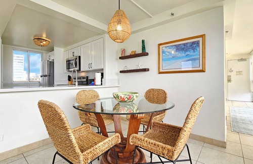 Diamond Head - Kapahulu - St. Louis House | A Family Favorite on Hawaii's Gold Coast 11th Floor Oceanfront Condo