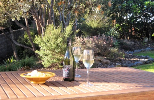 Mangawhai Heads Cottage | A Family Friendly Bach in a Peaceful Location