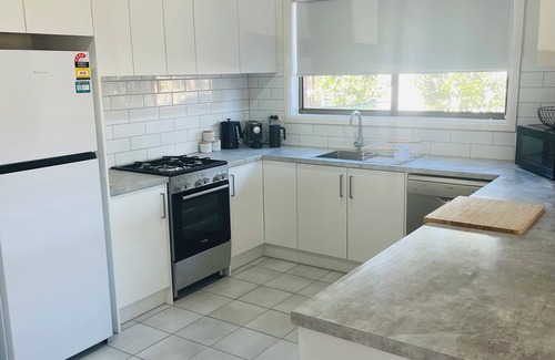 St Leonards House | A family friendly beach getaway, 5 mins from the beach and brand new boat ramp!