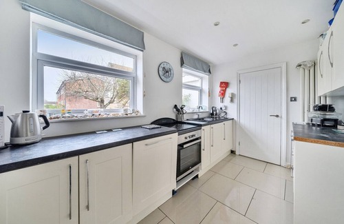 West Wittering Cottage | A family house that sleeps 8 guests in 5 bedrooms