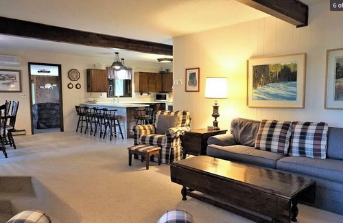Bellaire House | A family retreat. 6th hole of Schuss course + close to ski slopes! Sleeps 14