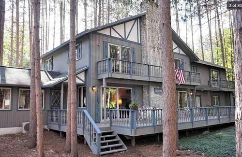 Bellaire House | A family retreat. 6th hole of Schuss course + close to ski slopes! Sleeps 14
