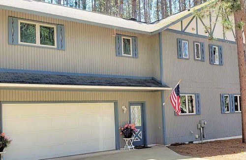 Bellaire House | A family retreat. 6th hole of Schuss course + close to ski slopes! Sleeps 14