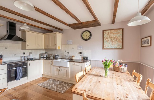 Feetham House | A fantastic cottage, w/free wifi, secure bike storage, stunning views & a stones throw from the pub