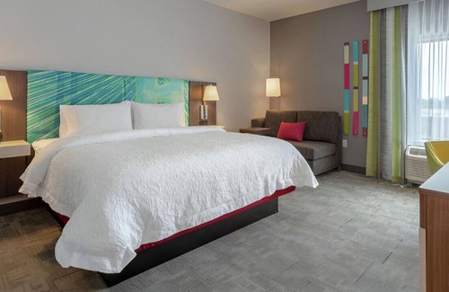 Burlington House | A Fantastic King Room w/ Comfort & Convenience