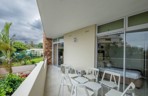 Umhlanga Apartment | A fantastic modern and spacious apartment right on Umhlanga main Beach