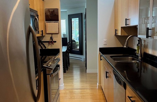 Kitsilano Apartment | A fantastic, quiet, south facing sunny 1 bedroom apartment in Kits, Vancouvernnn