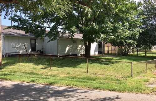 Cahokia House | A few minutes from downtown ST. LOUIS, MO! PREMIER HOST! RV & trailer friendly!