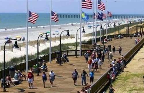 Golden Mile Cottage | A few steps to the sandy white beach in Myrtle Beach