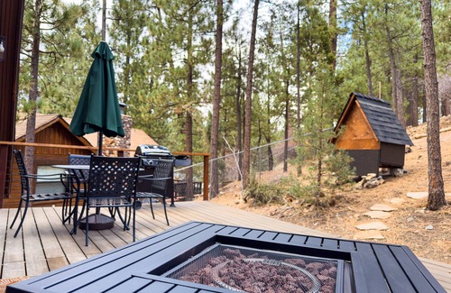 Big Bear City Cabin | A-Frame Cabin Big Bear, Cozy, Luxury, Forest Access, Brand New, Fiber Internet