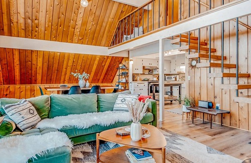 Lake Arrowhead Cabin | A-Frame Cabin / Large Deck / Forest Views / Firepit / Dogs