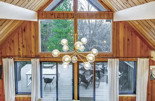 Lake Arrowhead Cabin | A-Frame Cabin / Large Deck / Forest Views / Firepit / Dogs