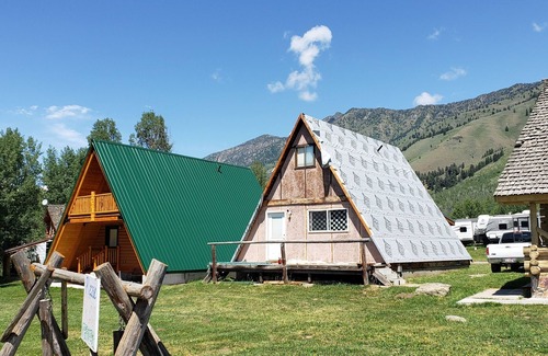 Island Park Cabin | A frame Cabin Near Yellowstone on Henry's Lake