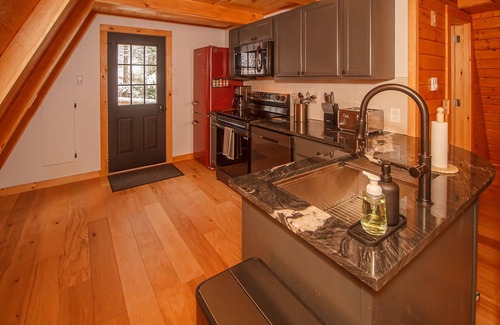 West Dover Cabin | A-Frame Cabin w/Hot Tub Near Mt. Snow & VAST