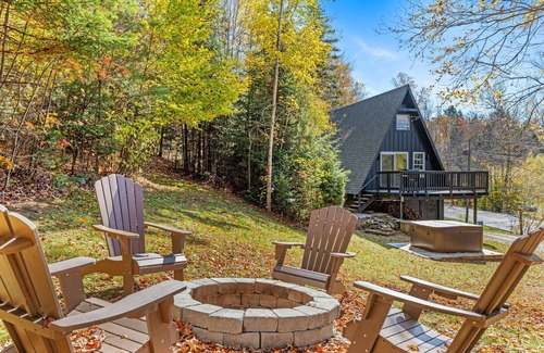 West Dover Cabin | A-Frame Cabin w/Hot Tub Near Mt. Snow & VAST
