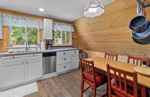 Ashford Cabin | A-Frame @ Entrance to Rainier w/Hot Tub & WiFi