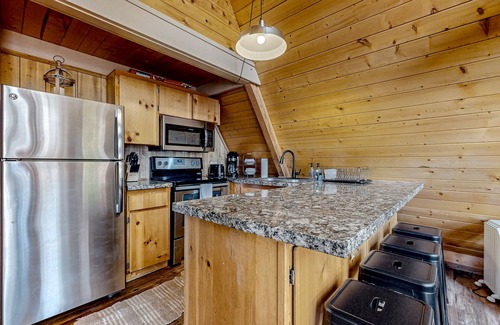 Munds Park Cabin | A-frame home with loft, gas grill, partial AC, dog-friendly