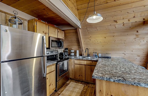 Munds Park Cabin | A-frame home with loft, gas grill, partial AC, dog-friendly