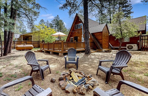 Munds Park Cabin | A-frame home with loft, gas grill, partial AC, dog-friendly