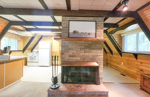 Sears Cabin | A-Frame | Hot Tub, Fireplace, River, Kayaks &Tubes