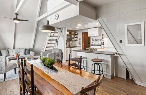 Piper Gap House | A-Framed View l Virginia Mountain House With View